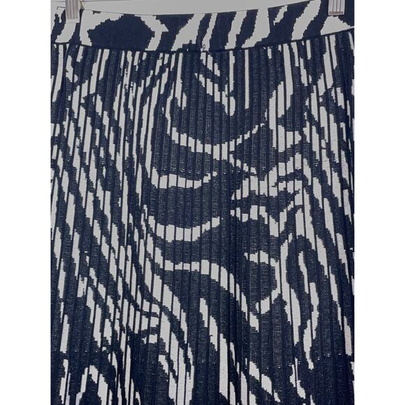 Misook Rayon Polyester Black White Knit A line Pullon Midi Skirt Size XS - Picture 2 of 7